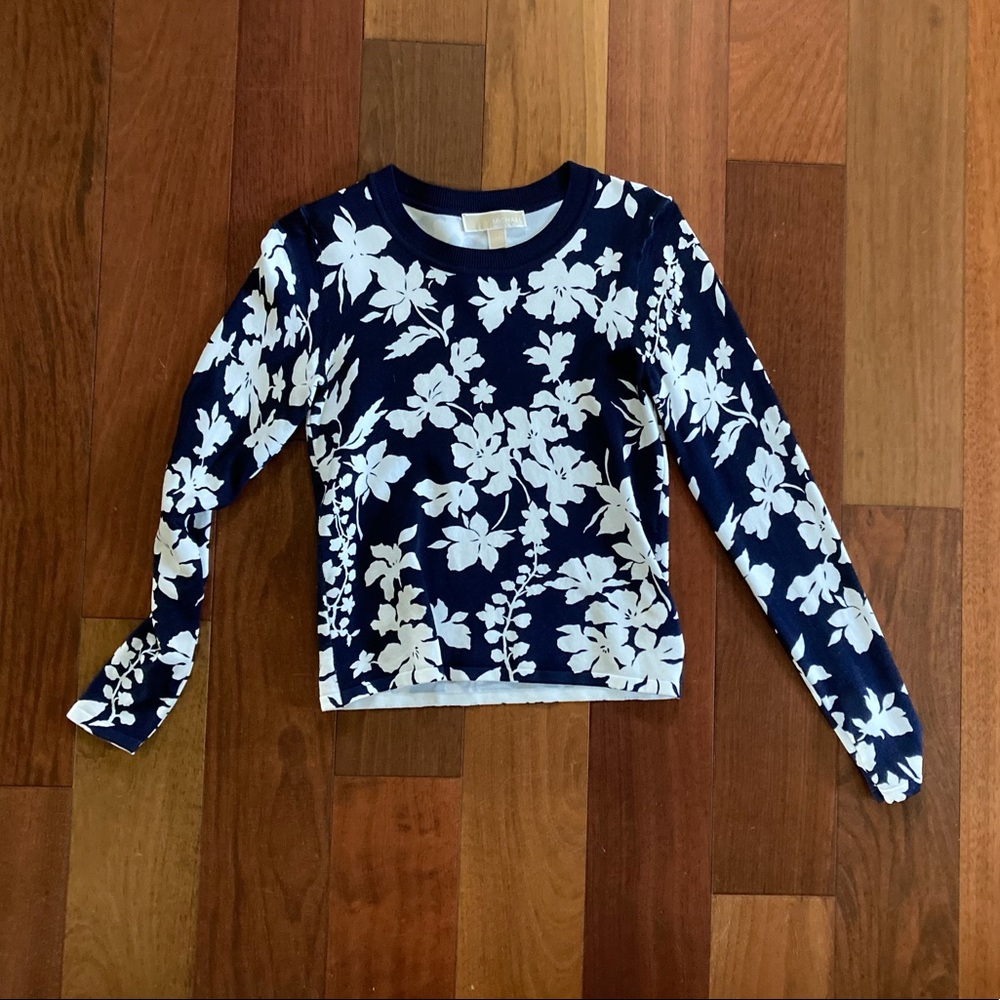navy and white flower print sweatshirt